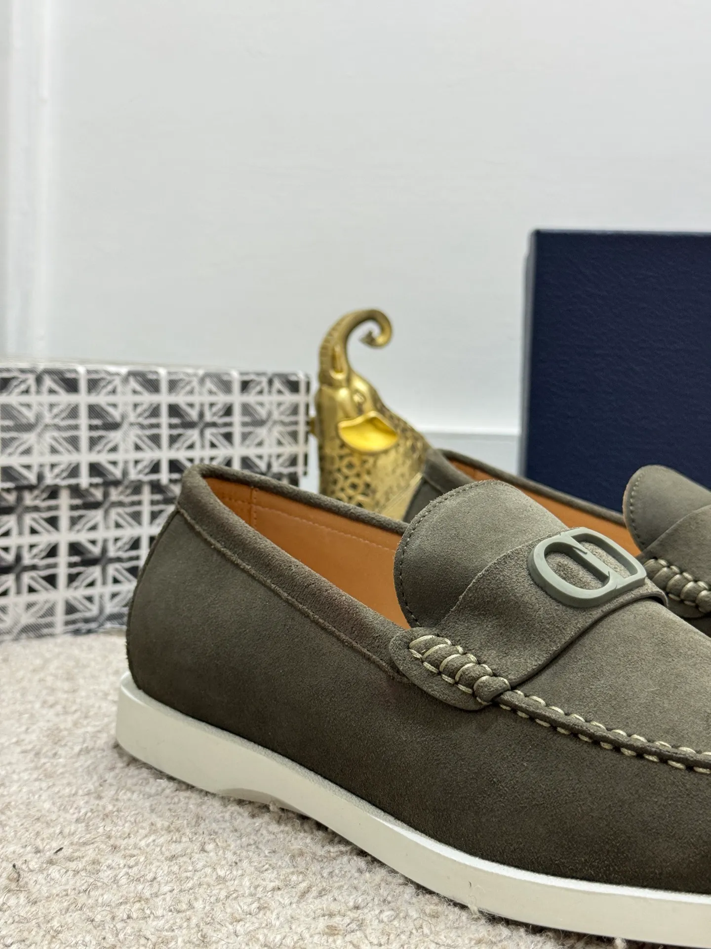 Men's men's shoes 💰480 [New style] 🍺🍺Dior men's casual shoes - a high version of the original one-to-one replica. It is a casual dress shoe. Crafted from luxuriously soft navy suede❤️‍🔥Cow leather lining💘Oblique printed panels on the upper. The lightweight white rubber sole adds sophistication, with an Oblique pattern engraved on the outsole and branding on the back. Size: 38-44 (45, 46 customized
